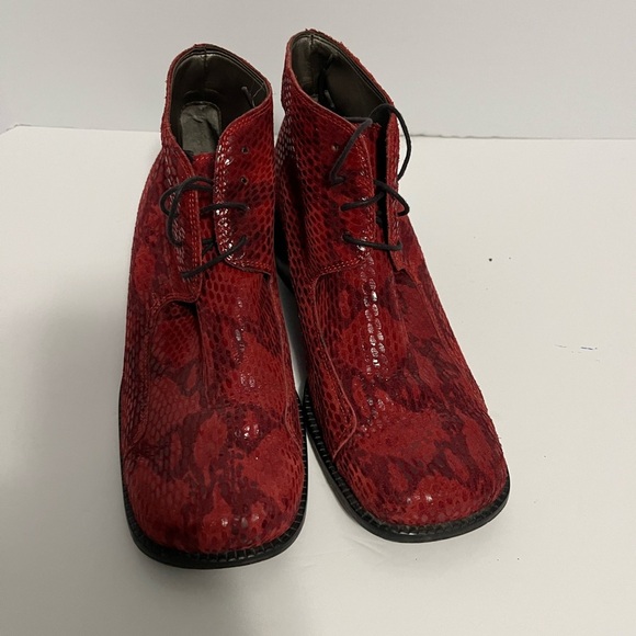 Italian Red Snakeskin Print Lace-Up Ankle‎ Boots Fun Funky Footwear US 7 EUR 37 - Picture 2 of 10